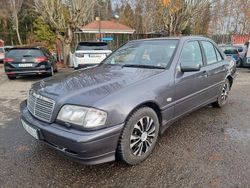 Mörkgrå Begagnad 1998 Mercedes C180 Sedan | 39 900 kr