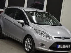 Grå Begagnad 2010 Ford Fiesta Titanium Halvkombi | 49 700 kr (Marknadspris)