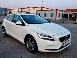 Vit Begagnad 2017 Volvo V40 Momentum Kombi | 174 000 kr (Marknadspris)