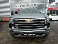 Grå (sterling gray) Begagnad 2023 Chevrolet Silverado Van | 1 059 500 kr