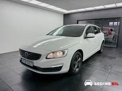 Vit Begagnad 2015 Volvo V60 Kinetic Kombi | 114 900 kr (Marknadspris)