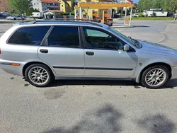 Grå Begagnad 2001 Volvo V40 Kombi | 28 000 kr (Bra pris)