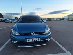Blå Begagnad 2017 VW Golf Alltrack Kombi | 140 900 kr (Bra pris)