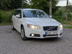 Vit Begagnad 2010 Volvo V70 Momentum Kombi | 35 000 kr (Marknadspris)