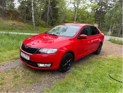 Röd Begagnad 2016 Skoda Rapid Halvkombi | 91 900 kr (Marknadspris)