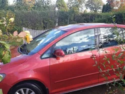 Röd Begagnad 2007 VW Golf Plus Cross Trendline Minibuss | 53 000 kr (Marknadspris)