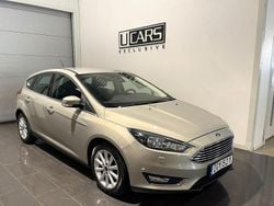 Grå Begagnad 2018 Ford Focus Titanium Halvkombi | 128 800 kr (Marknadspris)