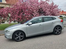Silver Begagnad 2019 Volvo V40 R-Design Kombi | 195 000 kr (Marknadspris)