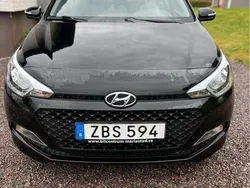 Svart Begagnad 2018 Hyundai i20 Premium Halvkombi | 135 000 kr (Marknadspris)