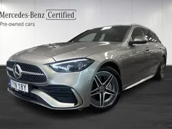 Silver (mojavesilver metallic ) Begagnad 2023 Mercedes C300e Premium Kombi | 538 999 kr (Marknadspris)