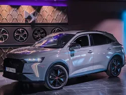 Grå Begagnad 2023 DS Automobiles DS7 Crossback Performance Line Plus SUV | 549 900 kr