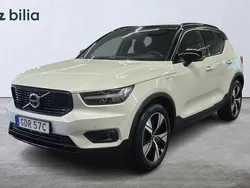 Vit Begagnad 2022 Volvo XC40 R-Design SUV | 374 900 kr (Marknadspris)