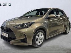 Grön Begagnad 2020 Toyota Yaris Hybrid Active Halvkombi | 189 000 kr (Marknadspris)