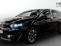 Svart (black) Begagnad 2023 Kia Ceed Sportswagon Advance Kombi | 279 800 kr (Marknadspris)