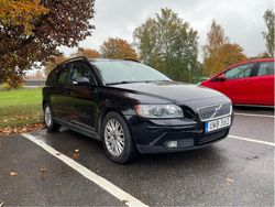 Svart Begagnad 2004 Volvo V50 Kombi | 37 500 kr (Marknadspris)