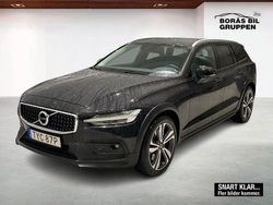 Svart Begagnad 2022 Volvo V60 CC Kombi | 369 000 kr (Marknadspris)