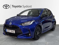 Mörkblå (blå) Begagnad 2022 Toyota Yaris Hybrid Style Halvkombi | 225 000 kr (Marknadspris)