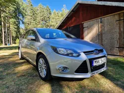 Grå Begagnad 2014 Ford Focus Titanium Kombi | 50 000 kr (Marknadspris)