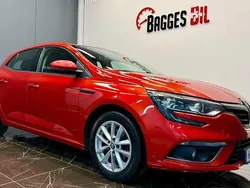 Röd Begagnad 2016 Renault Mégane III Zen Halvkombi | 69 900 kr (Lite dyr)