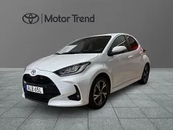 Vit Begagnad 2024 Toyota Yaris Hybrid Active Halvkombi | 269 000 kr (Lite dyr)