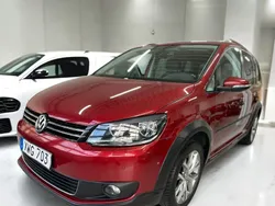 Röd Begagnad 2015 VW Touran Cross Minibuss | 119 900 kr (Superpris)