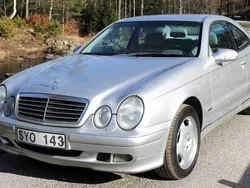 Ljusgrå Begagnad 2001 Mercedes CLK200 Elegance Sportkupé | 50 000 kr (Marknadspris)