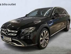 Svart Begagnad 2017 Mercedes E220 | 294 900 kr (Marknadspris)