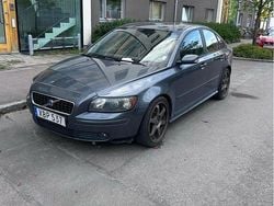 Grå Begagnad 2006 Volvo S40 Summum Sedan | 35 000 kr (Superpris)