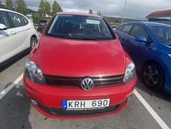 Röd Begagnad 2010 VW Golf Halvkombi | 50 000 kr (Marknadspris)