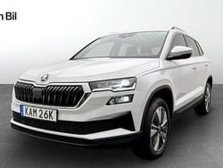 Vit Begagnad 2022 Skoda Karoq Style SUV | 304 900 kr (Marknadspris)