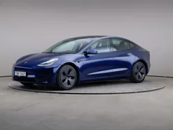 Blå (deep blue (metallic)) Begagnad 2020 Tesla Model 3 Long Range Sedan | 259 000 kr (Marknadspris)