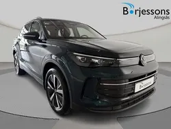 Mörkblå (blå) Ny 2025 VW Tiguan SUV | 549 900 kr (Lite dyr)