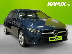 Blå Begagnad 2023 Mercedes A250 Halvkombi | 319 900 kr (Marknadspris)