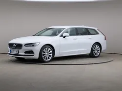 Vit Begagnad 2021 Volvo V90 Momentum Kombi | 299 000 kr (Marknadspris)