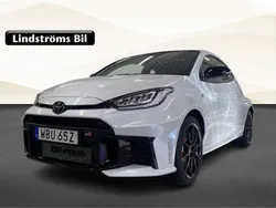 Vit Ny 2024 Toyota Yaris Premium Halvkombi | 599 000 kr (Marknadspris)