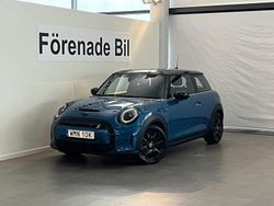 Blå Begagnad 2022 Mini Cooper SE Essential Halvkombi | 209 000 kr (Marknadspris)