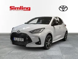 Grå Begagnad 2022 Toyota Yaris Hybrid Sport Halvkombi | 239 900 kr (Bra pris)