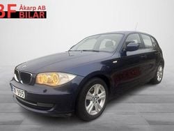 Mörkblå Begagnad 2011 BMW 118 Advantage Halvkombi | 72 500 kr (Marknadspris)