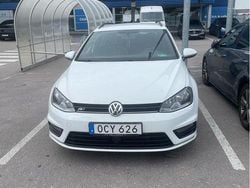 Vit Begagnad 2017 VW Golf VII R-line Kombi | 148 000 kr (Marknadspris)