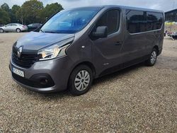 Grå Begagnad 2015 Renault Trafic Van | 183 000 kr