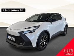 Vit Begagnad 2024 Toyota C-HR Style SUV | 364 900 kr (Marknadspris)