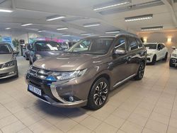 Brun Begagnad 2017 Mitsubishi Outlander Comfort Edition SUV | 179 900 kr (Marknadspris)