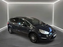 Grå Begagnad 2014 Ford S-MAX S Minibuss | 89 900 kr (Marknadspris)