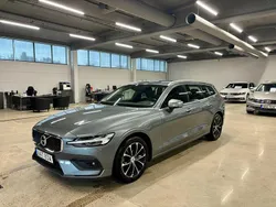 Grå Begagnad 2019 Volvo V60 Momentum Kombi | 259 900 kr (Lite dyr)
