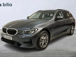 Grå Begagnad 2021 BMW 330e Sport Line Kombi | 327 800 kr (Marknadspris)