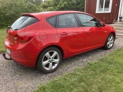 Röd Begagnad 2012 Opel Astra Enjoy Halvkombi | 75 000 kr (Lite dyr)