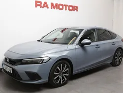 Mörkgrå Begagnad 2023 Honda Civic Elegance Halvkombi | 339 900 kr (Marknadspris)