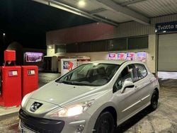 Grå Begagnad 2010 Peugeot 308 Halvkombi | 30 000 kr (Marknadspris)