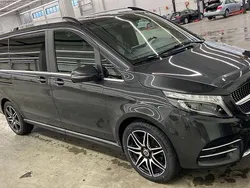 Grå Begagnad 2022 Mercedes V300 Minibuss | 739 000 kr (Lite dyr)
