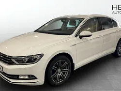 Vit (white) Begagnad 2015 VW Passat Sedan | 159 900 kr (Marknadspris)